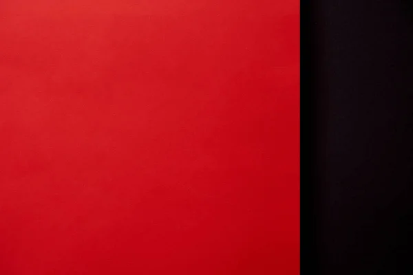 Patrón de superposición de hojas de papel rojo y negro - foto de stock