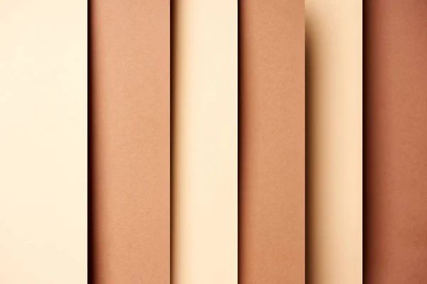 Fond abstrait avec feuilles de papier dans les tons beige et marron — Photo de stock