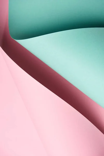Vue rapprochée du fond abstrait en papier turquoise et rose créatif — Photo de stock