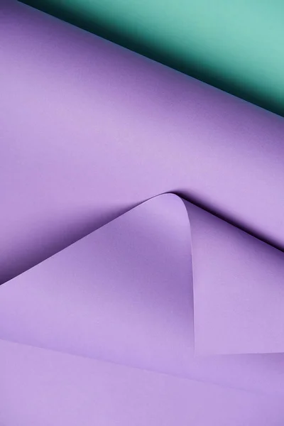 Vue rapprochée du beau fond de papier abstrait violet et turquoise — Photo de stock