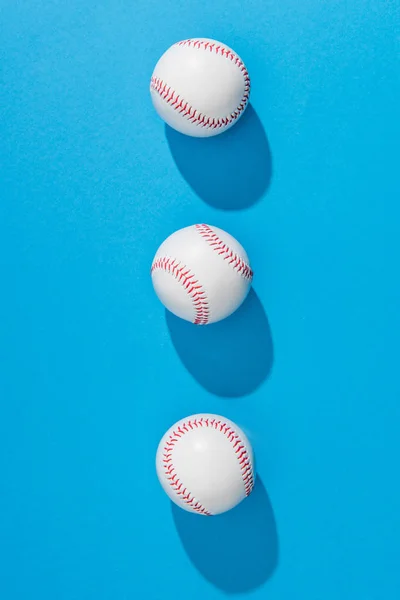 Top view of arranged baseball balls on blue background — Stock Photo