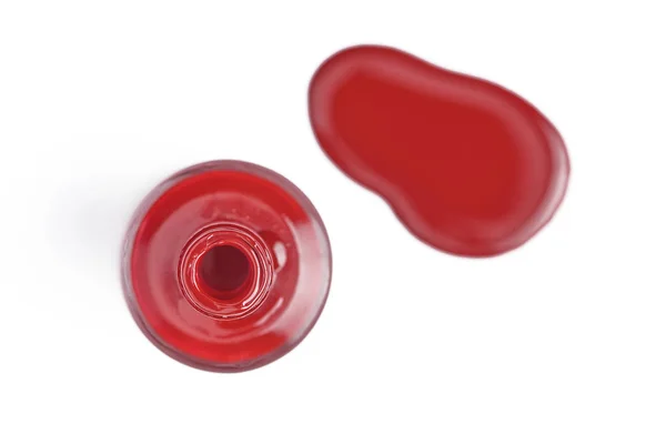 Вид зверху червоний лак для нігтів ізольований на білому — стокове фото
