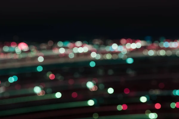 Defokussierte bunte Bokeh-Lichter in der Nacht — Stockfoto