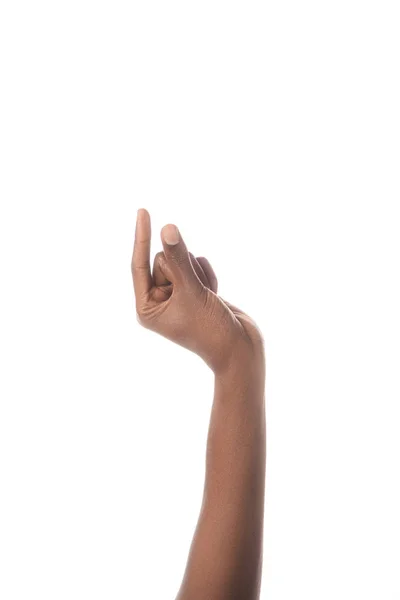 Vista recortada del hombre afroamericano mostrando gesto de tamaño con la mano aislada en blanco - foto de stock