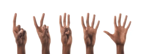 Collage de hombre afroamericano mostrando números con las manos aisladas en blanco - foto de stock