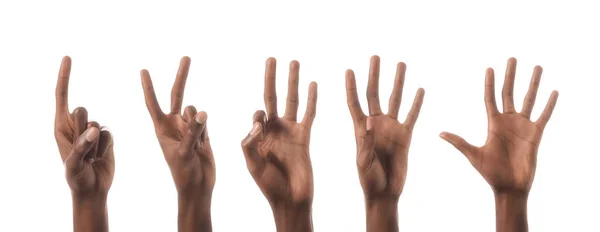 Collage de hombre afroamericano mostrando números con las manos aisladas en blanco - foto de stock