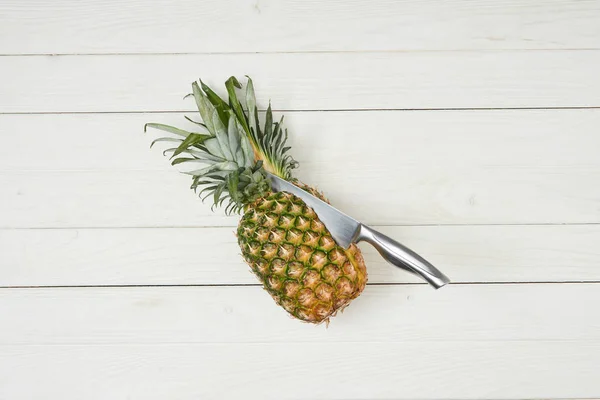 Yellow,ripe and tasty pineapple with knife — Stock Photo