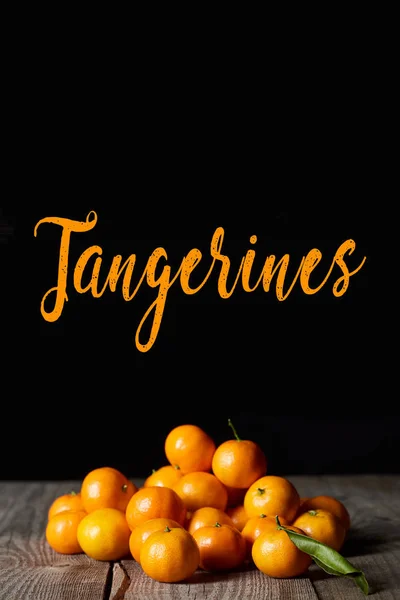 Fresh tangerines with green leaf isolated on black — Stock Photo