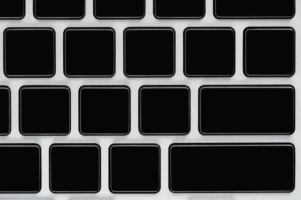 Закрыть вид на черную клавиатуру ноутбука — стоковое фото