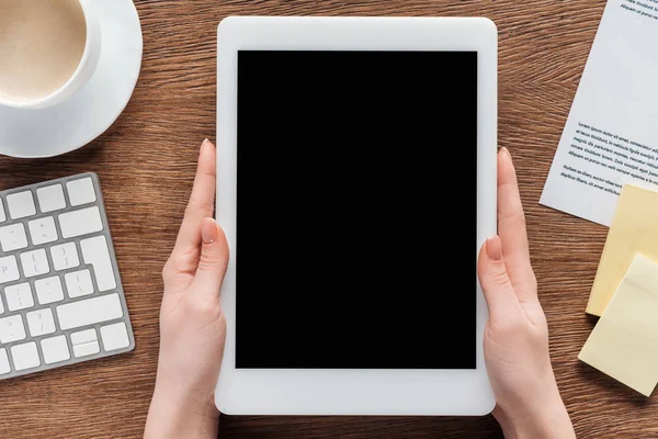 Cropped view of girl using digital tablet with blank screen at workplace — Stock Photo