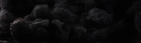 Tiro panorâmico de nuvens de lã de algodão preto, fundo escuro Halloween — Fotografia de Stock