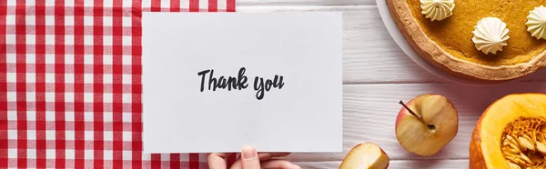 Cropped view of woman holding thank you card on wooden white table, panoramic shot — Stock Photo