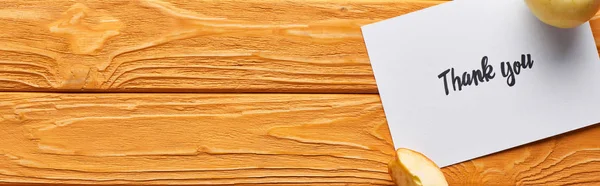 Top view of ripe apples and thank you card on wooden table, panoramic shot — Stock Photo
