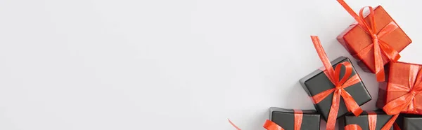 Top view of black and red presents on white background, panoramic shot — Stock Photo