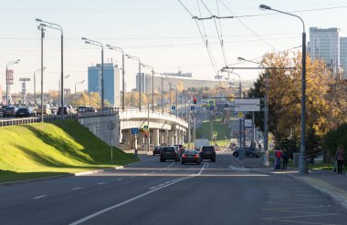 Moskova, Rusya - 13 Ekim 2018. Varşova karayolu, Chertanovo görünümünü. Bir şehir - Varşova, 125 en uzun binaların arka planı