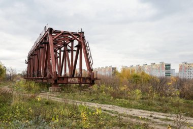 Moscow, Rusya Federasyonu-Ekim 21, 2018. Çiftlik Demiryolu Köprüsü Pererva Moskova istasyonunda terk