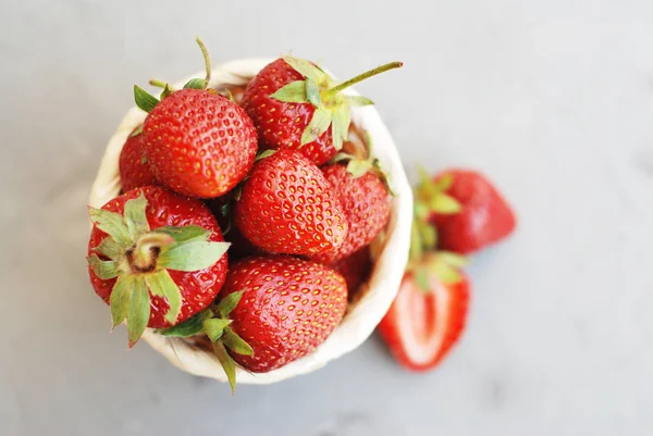 Fresas Frescas Verano Fruta Vitamina Con Fresas Texturizado Cemento Gay — Foto de Stock