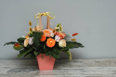 Sonbahar turuncu Flowers.Colorful gül buketi çiçek tanzimi. Isoalted