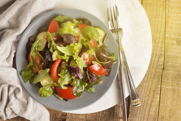 Taze Yeşil Salata Ile Mix Yeşil Ispanak Yaprakları Augula Fesleğen — Stok fotoğraf