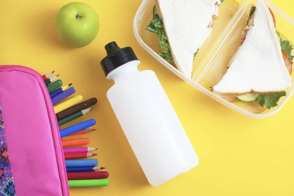 Almuerzo Escolar Sándwich Manzana Verde Botella Agua Concepto Alimentación Saludable — Foto de Stock