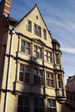 Oxford, İngiltere - 13 Ekim 2018: Oxford Üniversitesi yurdu bilinen şehir binaları.