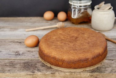 Casic sünger kek Pan di Spagna seçici odak. Ev yapımı kek.