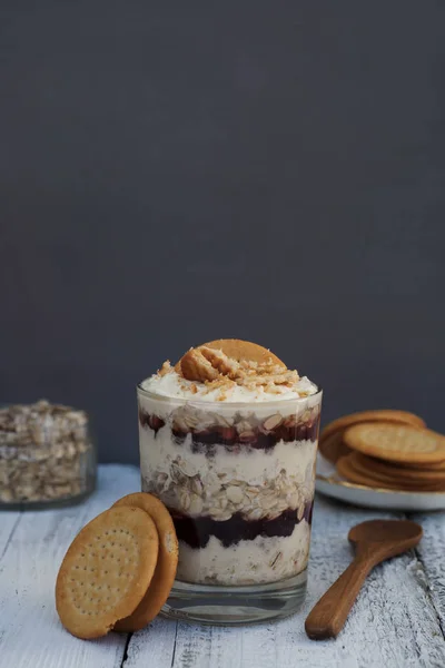 Haferflocken Körnchen Frühstück Mit Sahne Glas Schichtenweise Gesunde Ernährung Rustikaler — Stockfoto