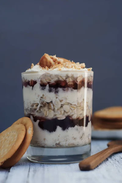 Haferflocken Körnchen Frühstück Mit Sahne Glas Schichtenweise Gesunde Ernährung Rustikaler — Stockfoto