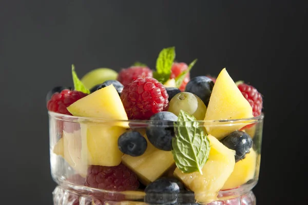 Delicious Fruits Salad Glass Raspberry Mango Blueberry Grapes Mint Leaves — Stock Photo, Image