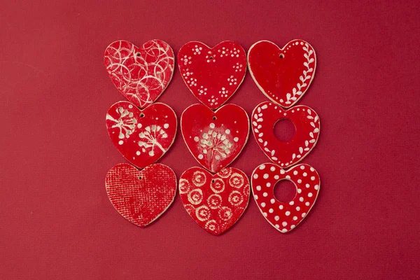 Красные Декоративные Сердца Красном Фоне Открытки День Святого Валентина Празднование — стоковое фото