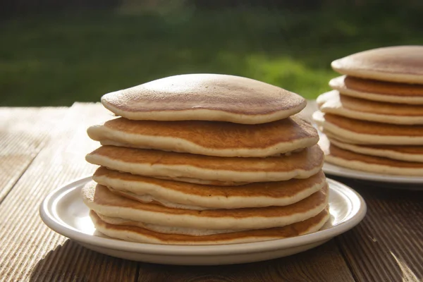 Panqueques Montón Panqueques Americanos Aislados Sobre Mesa Madera Desayuno — Foto de Stock