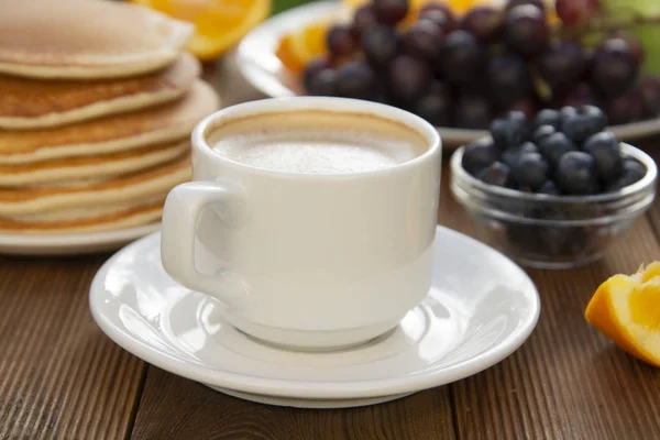 Desayuno Saludable Deliciosos Panqueques Americanos Caseros Con Taza Café Frutas — Foto de Stock