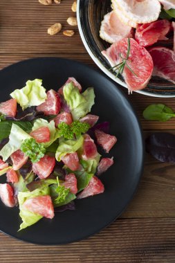 Sağlıklı yeşil salata ile greyfurt, kaybetmek ağırlık gıda. Diyet planı. Üstten Görünüm.