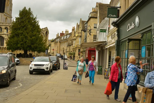 Stamford, Reino Unido. 31 de mayo de 2019 - Vista de la calle del centro de la ciudad.Edificios antiguos, Stamford, Inglaterra — Foto de Stock