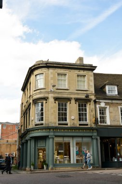 Stamford, İngiltere. 31 Mayıs 2019 - Şehir merkezinin sokak manzarası. Eski buidings, Stamford, İngiltere