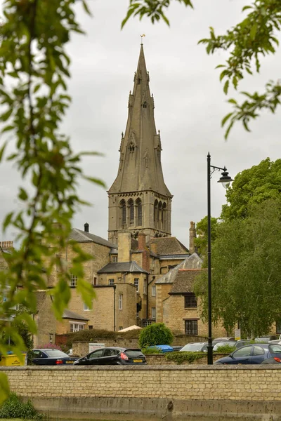 Stamford, United Kingdom. May 31, 2019 - Street view of city centre. Old buidings, Stamford, England — Stock Photo, Image