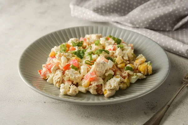 Biberli mayonez li et ve mısır salatası.