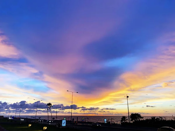Cartagena, Colômbia, 30 de agosto de 2019 - Pôr do sol em Cartagena, Colômbia, vista mar — Fotografia de Stock