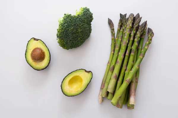 Зеленые Овощи Спаржа Авокадо Брокколи Свежие Овощи Концепция Здорового Питания — стоковое фото