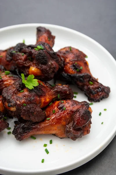 Barbecue Kippenpoten Vleugels Trommelstokken Bord — Stockfoto