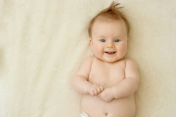 Retrato Recién Nacido Lindo Bebé Acostado Cama Sonriente Bebé Sexo — Foto de Stock