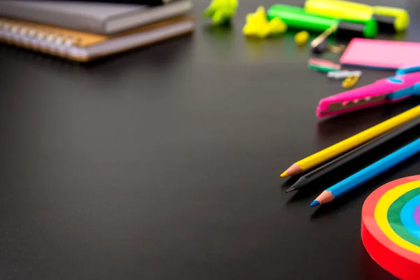 Vuelta Concepto Escolar Lápices Coloridos Borrador Arco Iris Cuaderno Notas — Foto de Stock