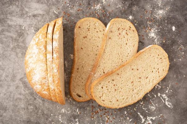 Volkoren Rond Brood Donkere Achtergrond Bovenaanzicht Vers Gebakken Brood — Stockfoto