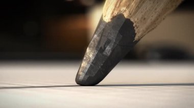 Kalem kurşun stresten daraltır. Ağır çekim. Yakın çekim. 4k