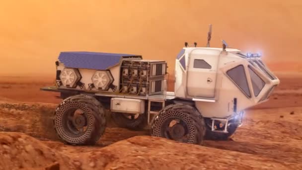 Το Αρειανό όχημα κινείται στην επιφάνεια του Άρη. Η βάση των αποίκων στο παρασκήνιο. 4k πλάνα — Αρχείο Βίντεο
