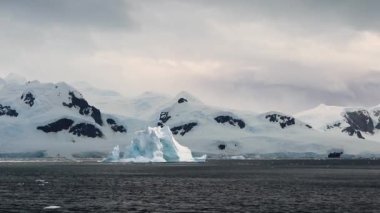 Güzel buzdağı Antarktika