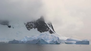 Güzel buzdağı Antarktika