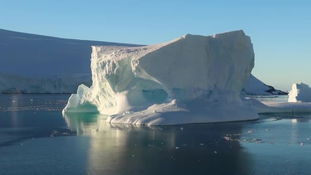南极美丽的冰山 — 图库视频影像