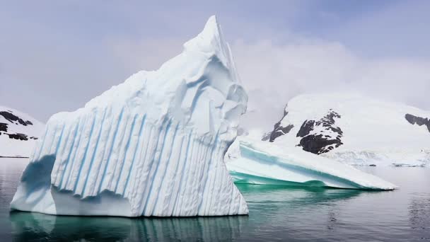 南極の美しい氷山 — ストック動画