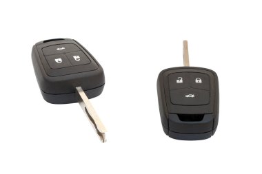 Beyaz arka plan üzerinde izole araba anahtarı ve Uzaktan kumanda sistemi.